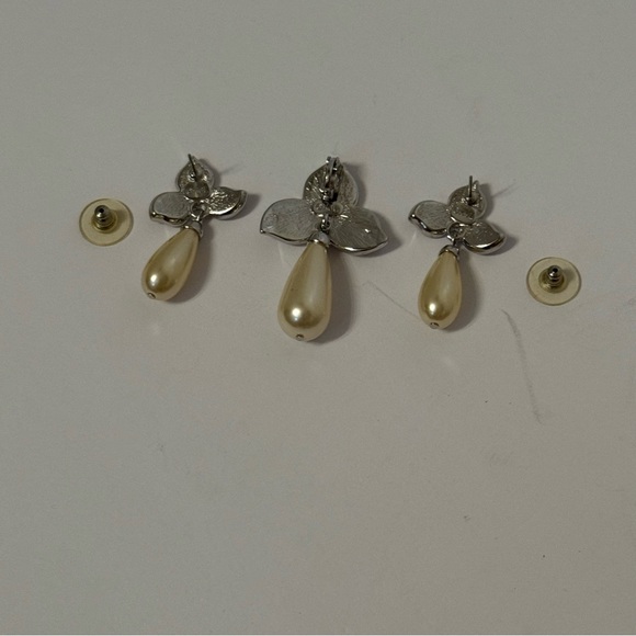 KENNETH JAY LANE KJL EARRINGS & ENHANCER SET SILVERTONE FAUX PEARL RHINESTONE - Picture 6 of 9